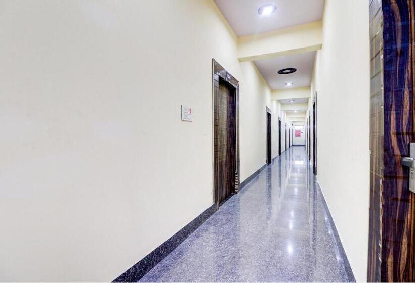 فندق Oyo 8209 The Park Ovo Hotal