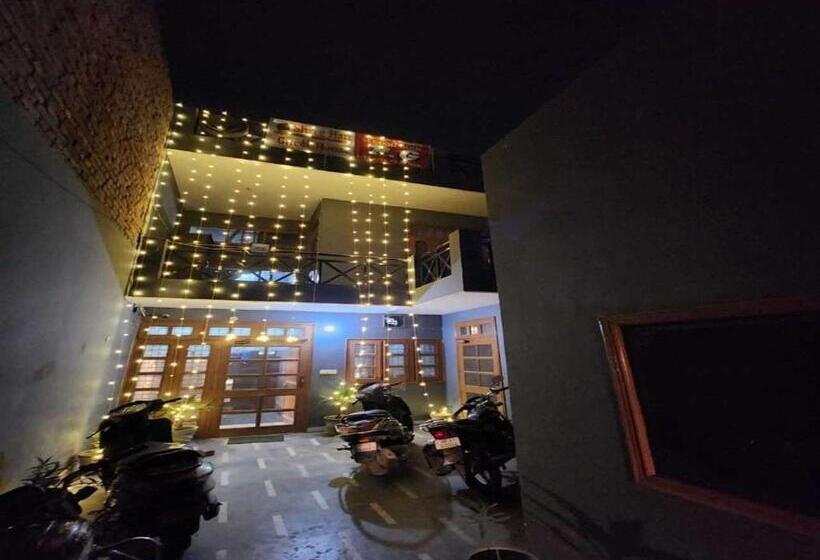 Отель Oyo Shree Hari Guest House