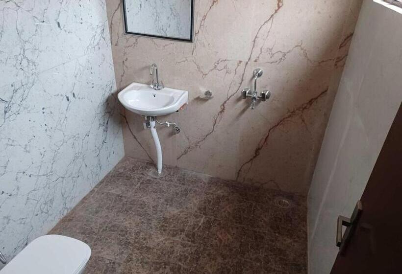 ホテル Oyo Vasundhara Resort