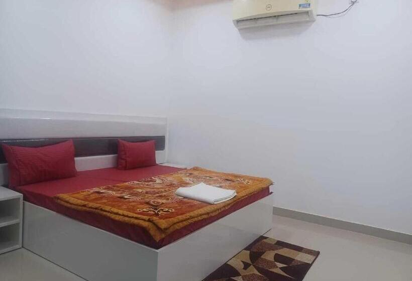 ホテル Oyo Vasundhara Resort