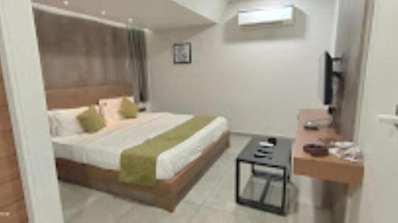 Hotel R City Inn Rajkot