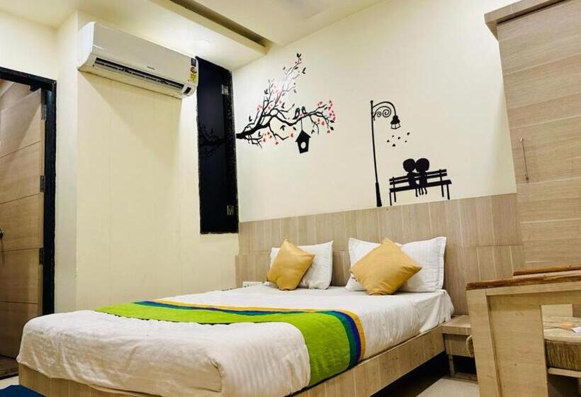 فندق Raj Residency