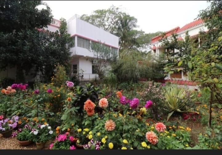 ホテル Rajlaxmi Resort   Pure Veg