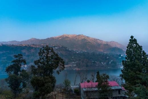 בית מלון כפרי Royals Moonlight Resort,bhimtal