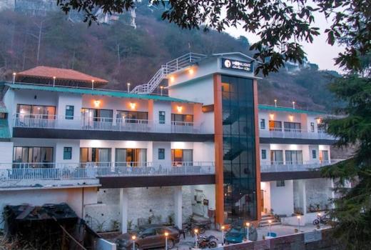 בית מלון כפרי Royals Moonlight Resort,bhimtal