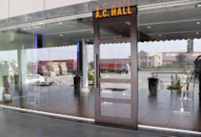 בית מלון כפרי Sammati Gobhalaj