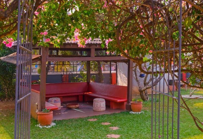 בית מלון כפרי Skylark Resort