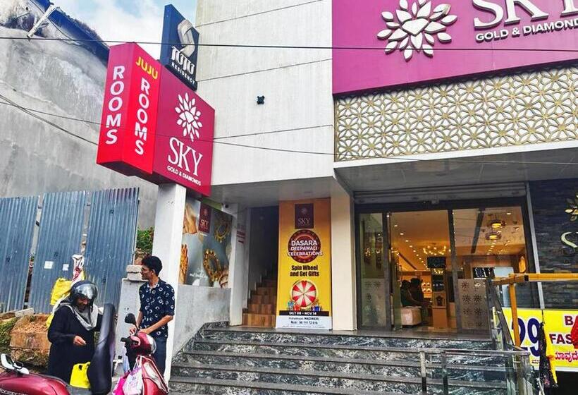 هتل Staymaker Juju Residency