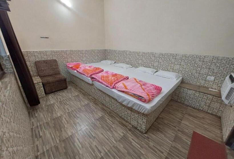 בית מלון כפרי Trisolaris