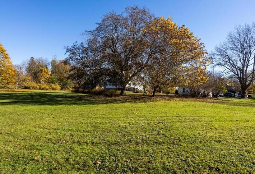 فندق Your Lunenburg Winter Retreat Awaits!