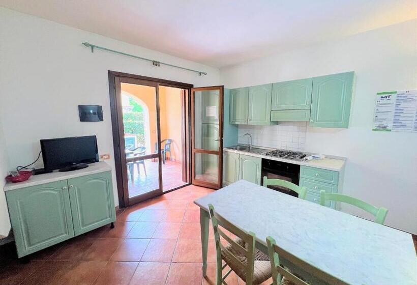 Iss Travel Apartaments, Via Del Tirreno 300 M From La Cinta Beach