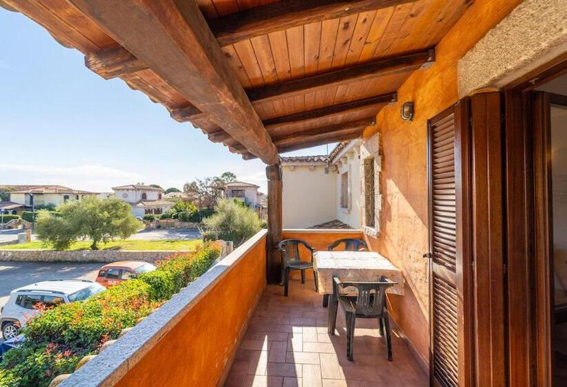 Iss Travel Apartaments, Via Del Tirreno 300 M From La Cinta Beach