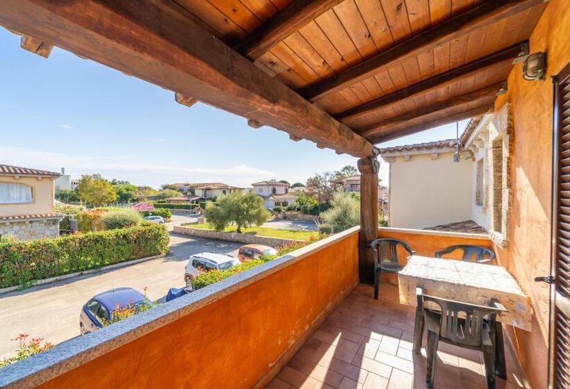 Iss Travel Apartaments, Via Del Tirreno 300 M From La Cinta Beach