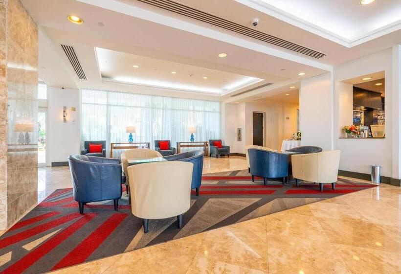 Luxury Condo Hotel With Full Kitchen, Located At 5 Mints Walk To The Beach