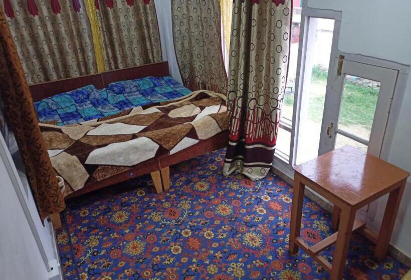 بنسيون Ayra Home Stay