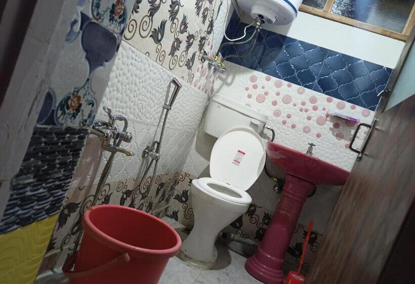 بنسيون Ayra Home Stay