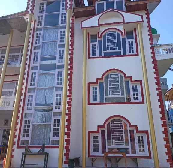 بنسيون Ayra Home Stay