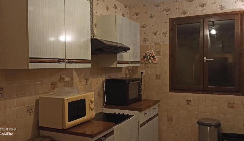 Pensionat Etablissement Commun Avec Chambre Privé Tranquille Avec Jardin A 10 Min A Pied De La Gare De Fleury