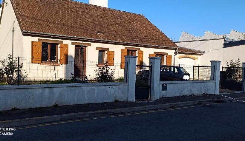 Pensionat Etablissement Commun Avec Chambre Privé Tranquille Avec Jardin A 10 Min A Pied De La Gare De Fleury