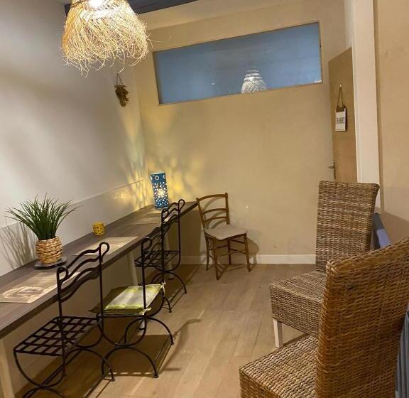 膳宿费 Fenêtre Sur Cour Du Docteur Privey   Free & Secure Park Bike