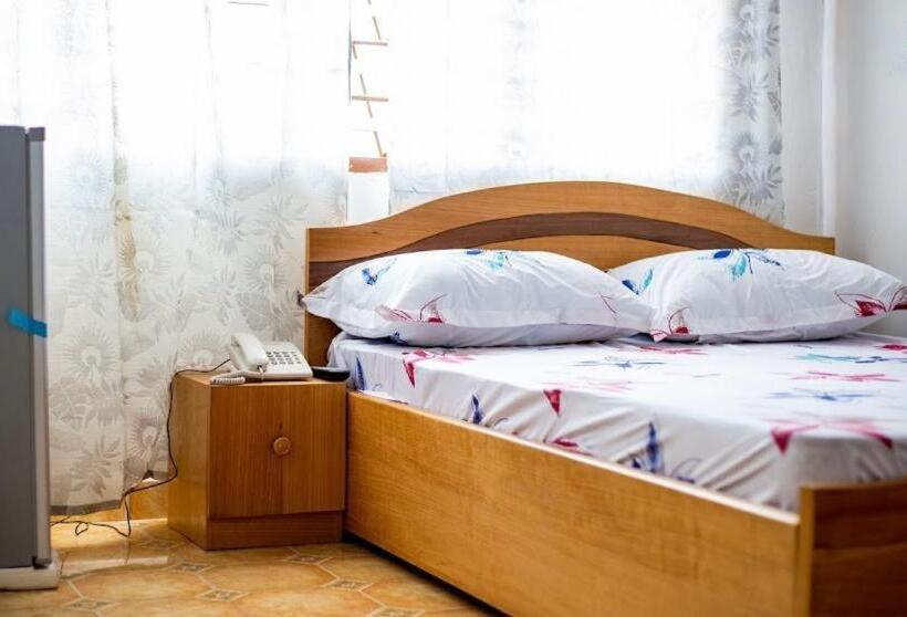 بنسيون J In G Retreat Center