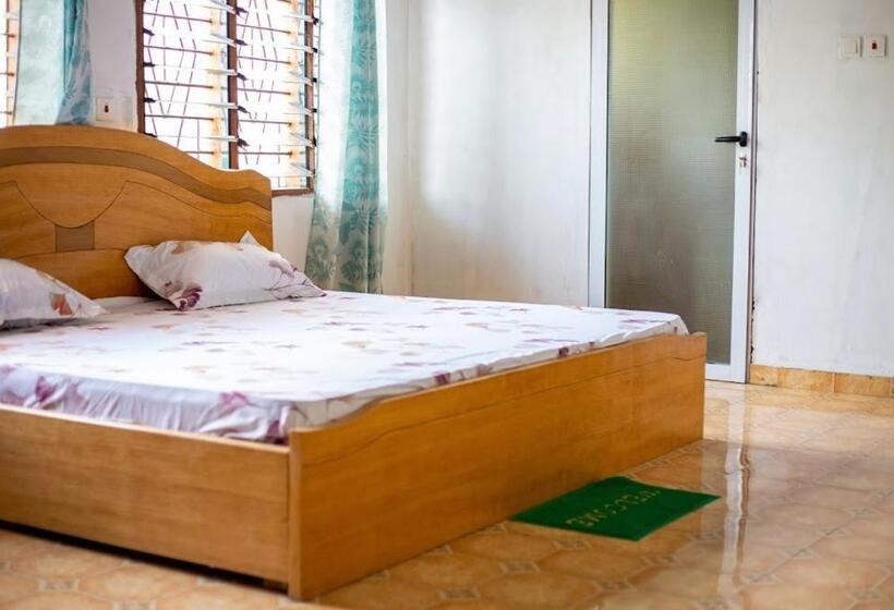 פנסיון J In G Retreat Center