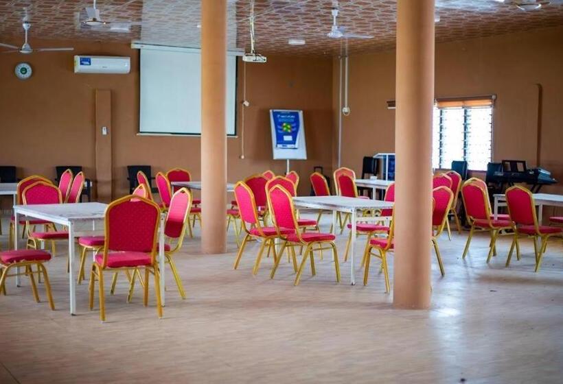 بنسيون J In G Retreat Center