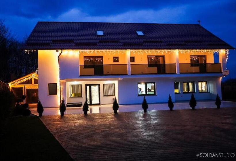 펜션 La Codrii Cajvanei