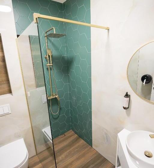 پانسیون Leo Luxury Rooms I Apartments