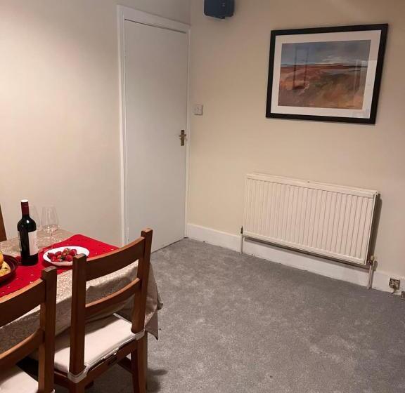 Пансион Luxury Cosy Retreat Apt