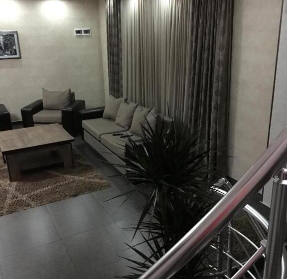 پانسیون Magnati