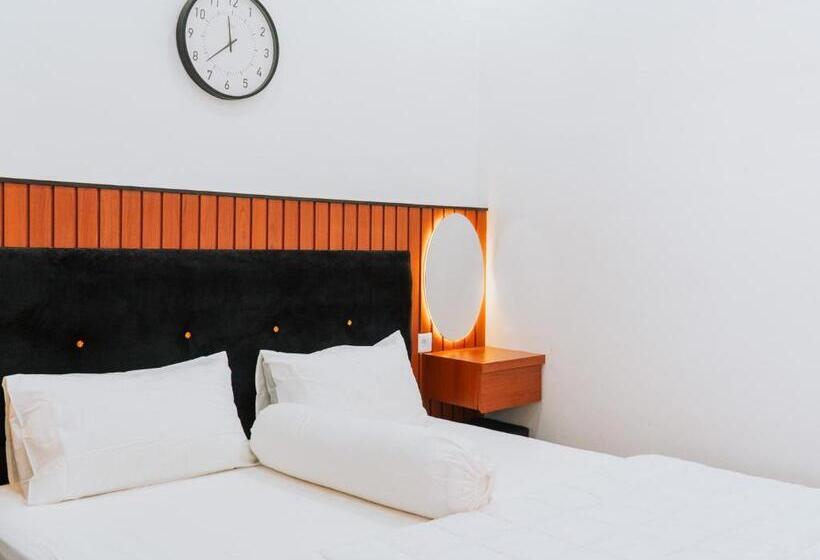 펜션 Nginapdipadang, Parkit House, Near Universitas Negeri Padang, 10mins Padang Beach