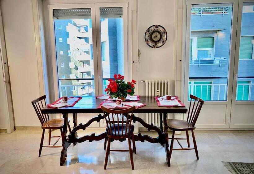 پانسیون Stanza Cristina E Patrizia Fiere E Moda