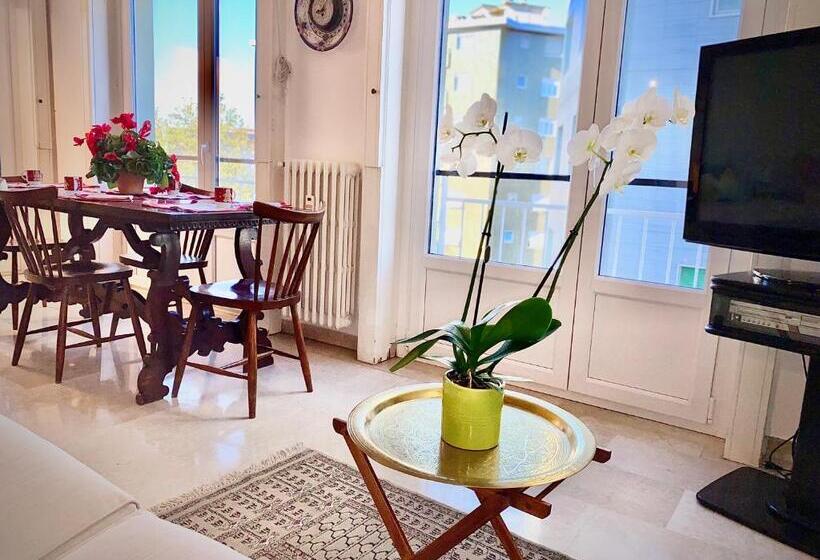 پانسیون Stanza Cristina E Patrizia Fiere E Moda