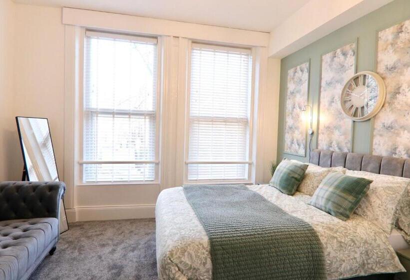 ペンション The Grand Guest House   Bond Street