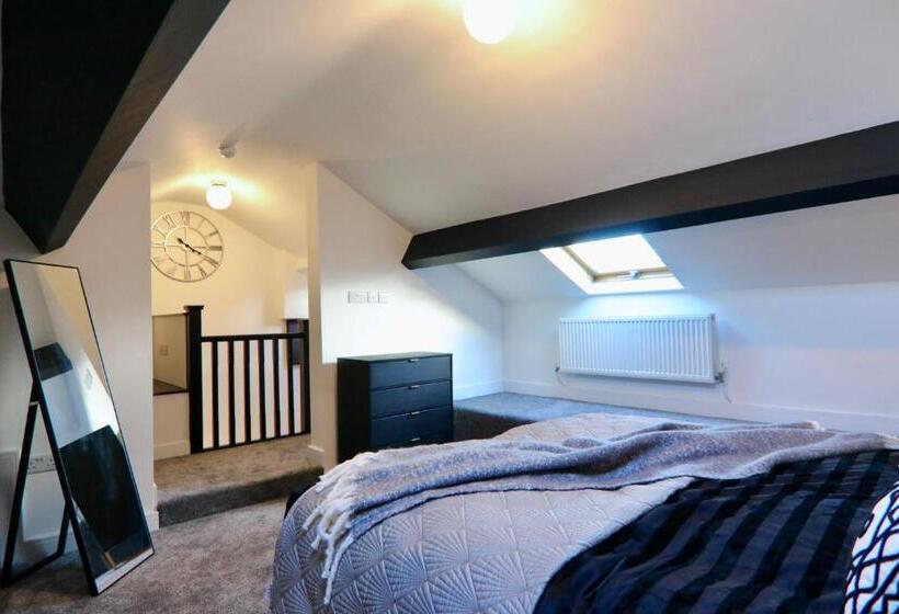 ペンション The Grand Guest House   Bond Street