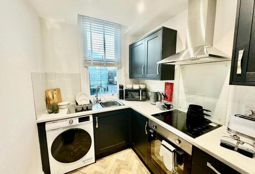 ペンション The Grand Guest House   Bond Street