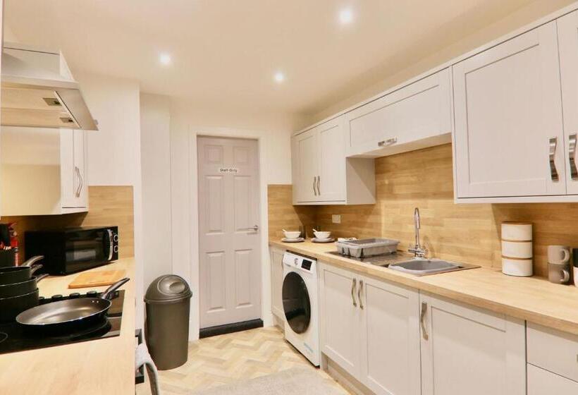 ペンション The Grand Guest House   Bond Street