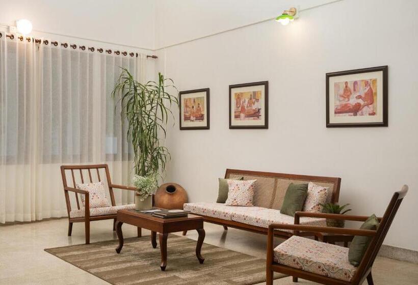 استراحتگاه The Sacred Lotus Ayurveda Wellness Retreat