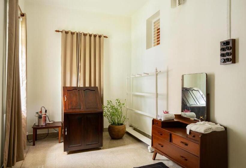 استراحتگاه The Sacred Lotus Ayurveda Wellness Retreat