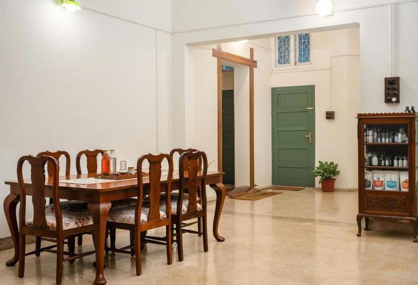 استراحتگاه The Sacred Lotus Ayurveda Wellness Retreat