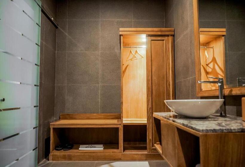 Tabebuya Resto & Resort