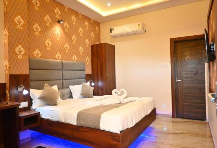 Aceotel Inn The Apple Tree,indore