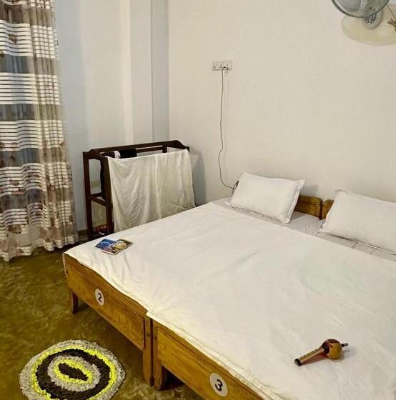 Cecilia Unawatuna Rooms & Hostel