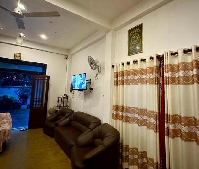 Cecilia Unawatuna Rooms & Hostel