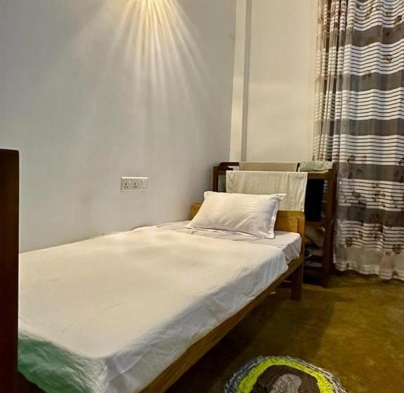 Cecilia Unawatuna Rooms & Hostel