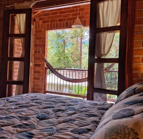 הוסטל Posada Turística Avalon