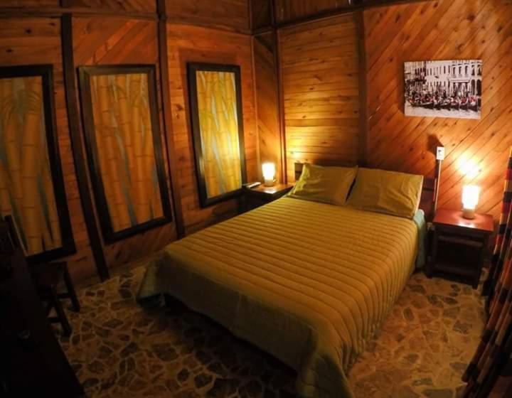 הוסטל Posada Turística Avalon