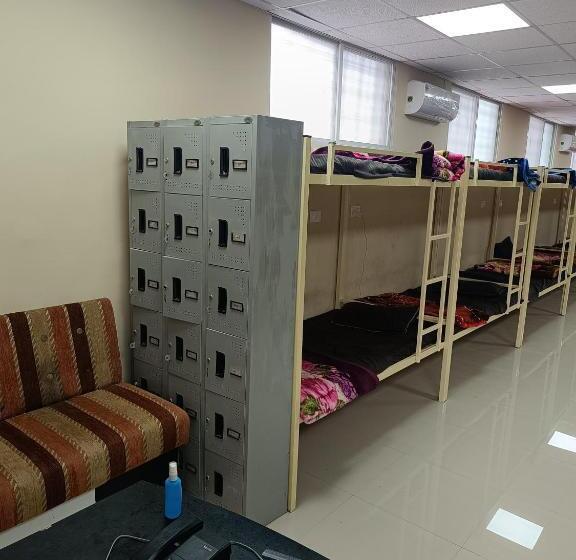 호스텔 Satnam Dorm