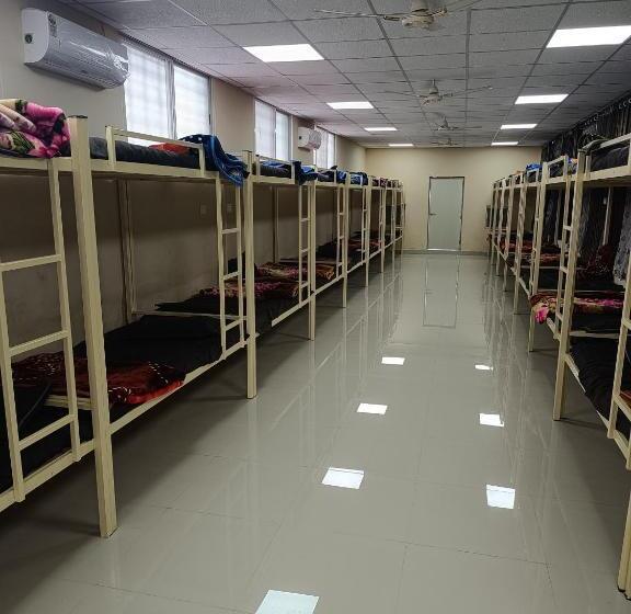 호스텔 Satnam Dorm